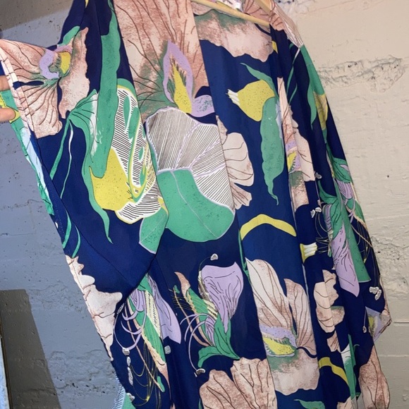 Kimono Style Cardigan Floral - Picture 2 of 3